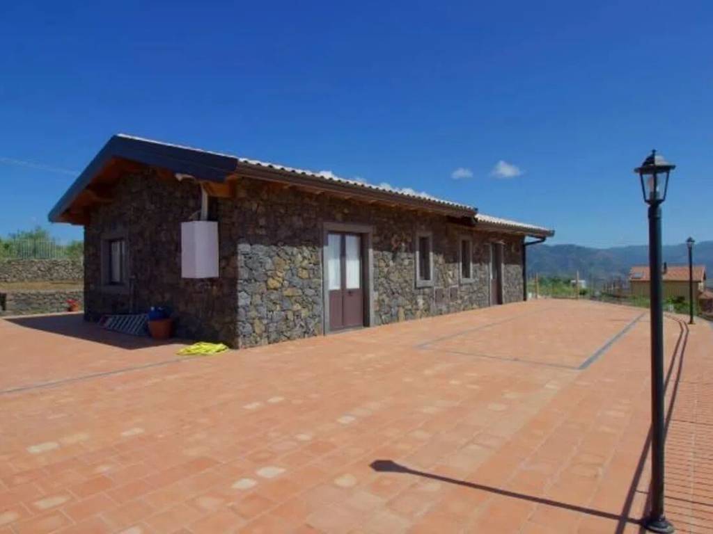 casa indipendente in vendita a Castiglione di Sicilia
