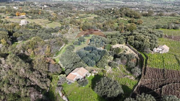 casa indipendente in vendita a Castiglione di Sicilia in zona Verzella