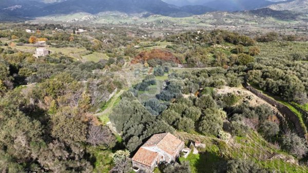 casa indipendente in vendita a Castiglione di Sicilia in zona Verzella