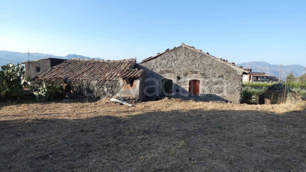 casa indipendente in vendita a Castiglione di Sicilia in zona Solicchiata