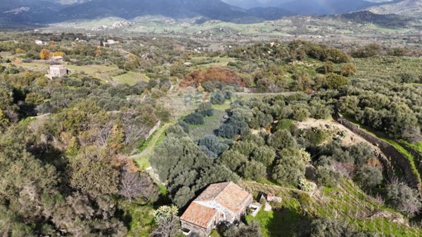 casa indipendente in vendita a Castiglione di Sicilia in zona Verzella