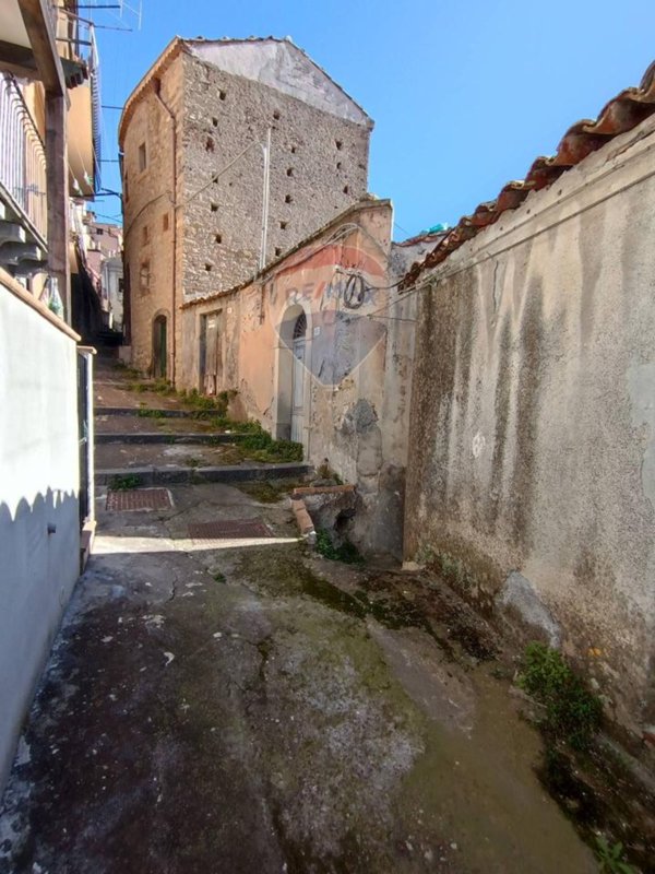 casa indipendente in vendita a Castiglione di Sicilia