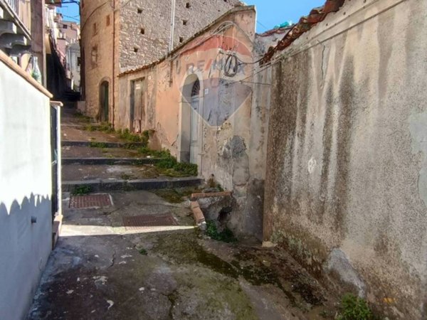 casa indipendente in vendita a Castiglione di Sicilia