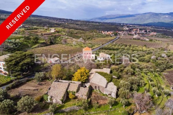 casa indipendente in vendita a Castiglione di Sicilia in zona Passopisciaro