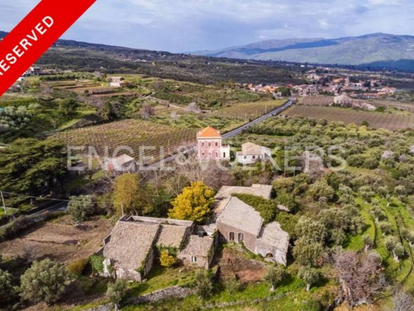 casa indipendente in vendita a Castiglione di Sicilia in zona Passopisciaro