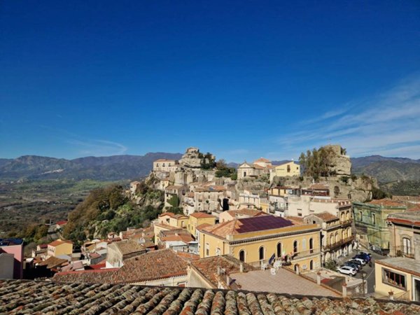 casa indipendente in vendita a Castiglione di Sicilia