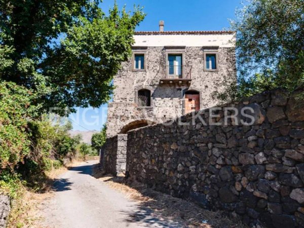 casa indipendente in vendita a Castiglione di Sicilia