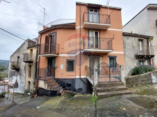 casa indipendente in vendita a Castiglione di Sicilia