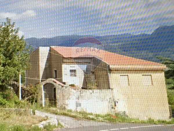 appartamento in vendita a Castiglione di Sicilia in zona Verzella