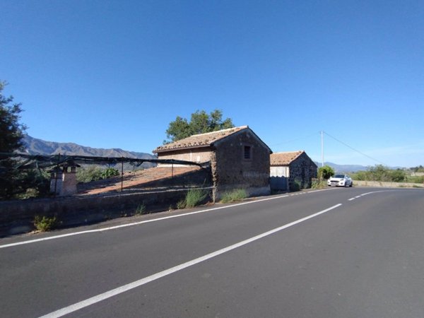 terreno agricolo in vendita a Castiglione di Sicilia in zona Verzella