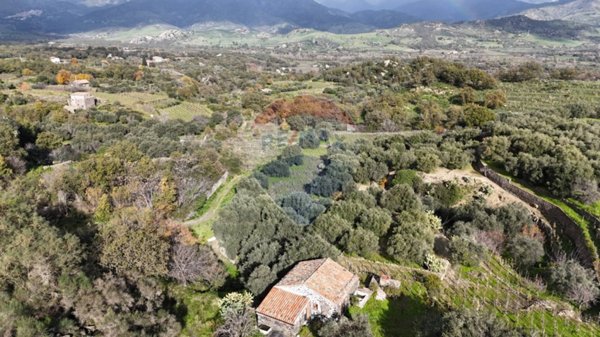 casa indipendente in vendita a Castiglione di Sicilia in zona Verzella