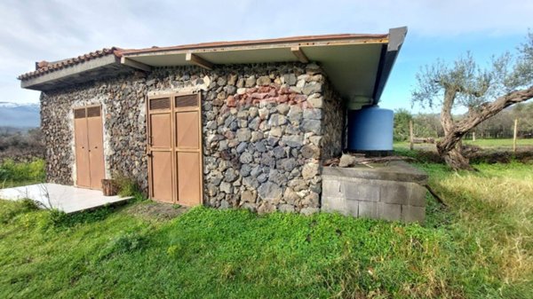 terreno agricolo in vendita a Castiglione di Sicilia in zona Verzella