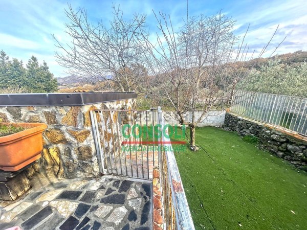 appartamento in vendita a Castiglione di Sicilia in zona Rovittello