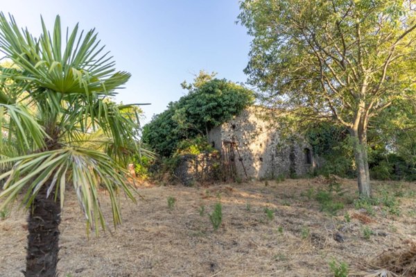 casa indipendente in vendita a Castiglione di Sicilia in zona Verzella