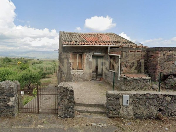 casa indipendente in vendita a Castiglione di Sicilia in zona Solicchiata