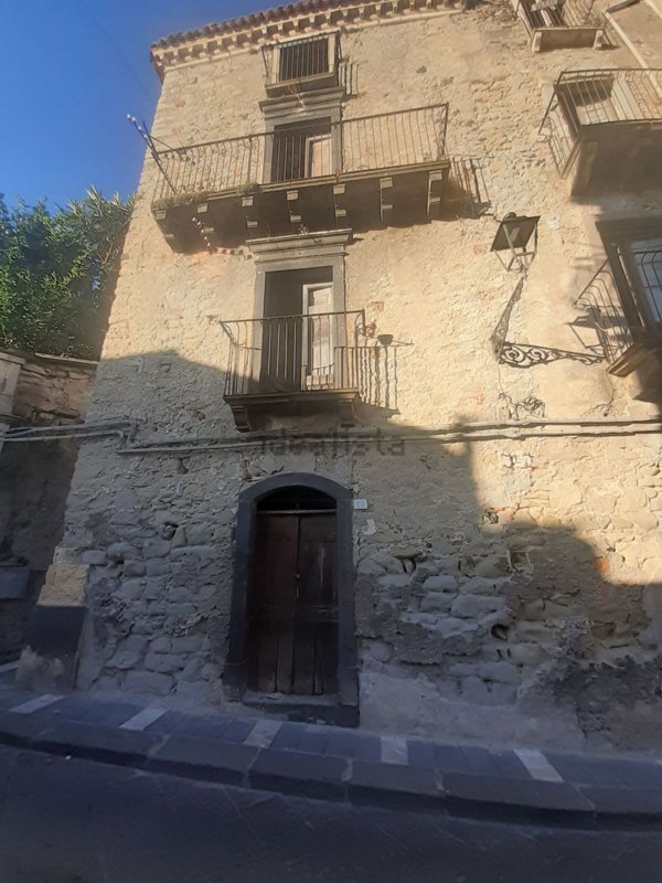 casa indipendente in vendita a Castiglione di Sicilia