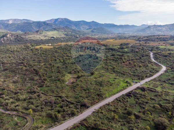 casa indipendente in vendita a Castiglione di Sicilia in zona Verzella