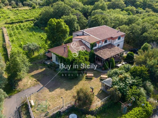casa indipendente in vendita a Castiglione di Sicilia