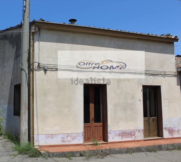 esavano in vendita a Castiglione di Sicilia in zona Passopisciaro