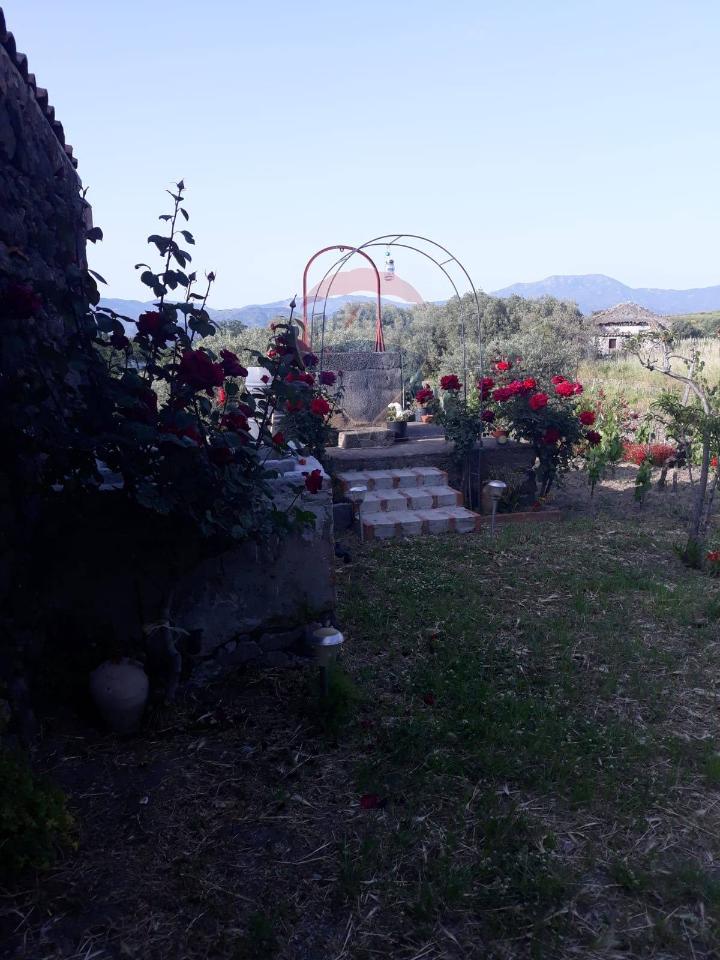 casa indipendente in vendita a Castiglione di Sicilia in zona Verzella