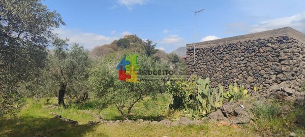 casa indipendente in vendita a Castiglione di Sicilia in zona Verzella