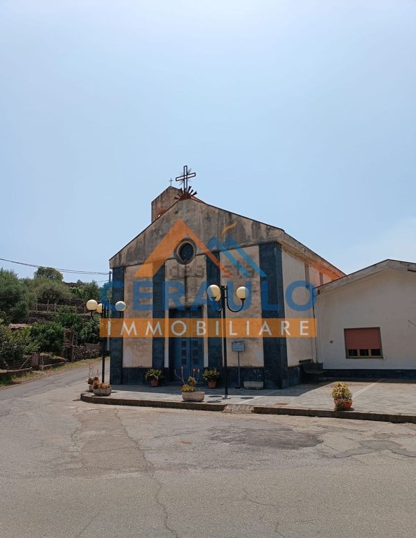 trivano in vendita a Castiglione di Sicilia in zona Verzella