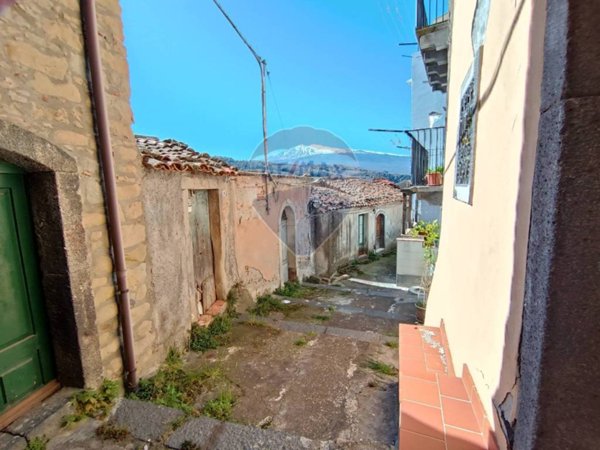 casa indipendente in vendita a Castiglione di Sicilia