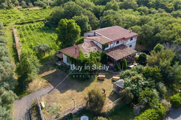 casa indipendente in vendita a Castiglione di Sicilia