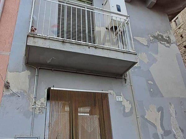 casa indipendente in vendita a Castiglione di Sicilia