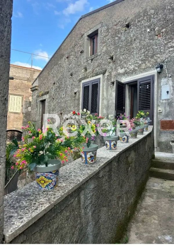 casa indipendente in vendita a Castiglione di Sicilia