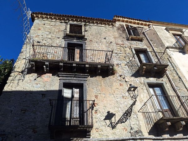 casa indipendente in vendita a Castiglione di Sicilia