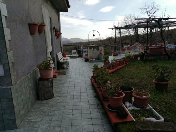 casa indipendente in vendita a Castiglione di Sicilia in zona Rovittello