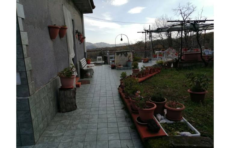 casa indipendente in vendita a Castiglione di Sicilia in zona Rovittello