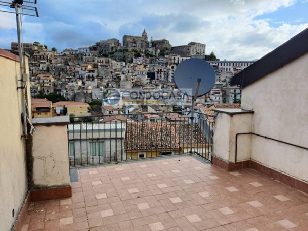 intera palazzina in vendita a Castiglione di Sicilia