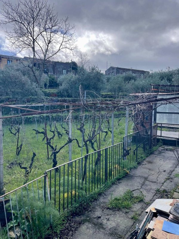 appartamento in vendita a Castiglione di Sicilia in zona Rovittello