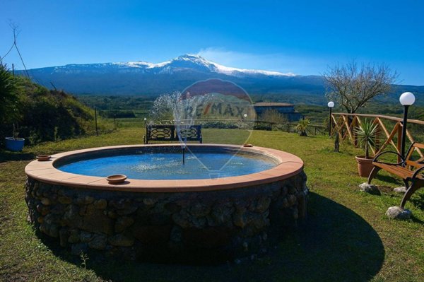 casa indipendente in vendita a Castiglione di Sicilia in zona Passopisciaro