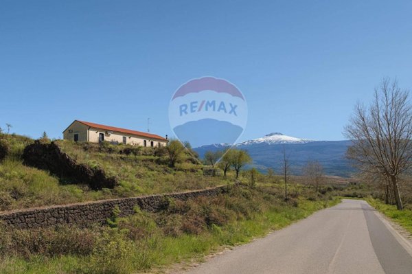 casa indipendente in vendita a Castiglione di Sicilia in zona Passopisciaro