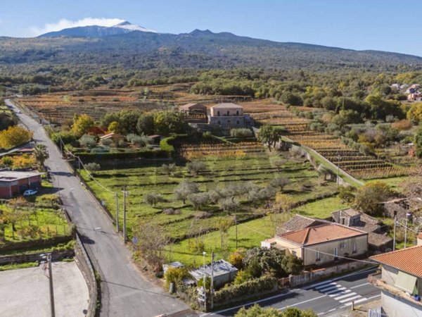 casa indipendente in vendita a Castiglione di Sicilia in zona Rovittello