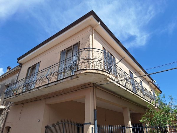 casa indipendente in vendita a Castiglione di Sicilia in zona Solicchiata