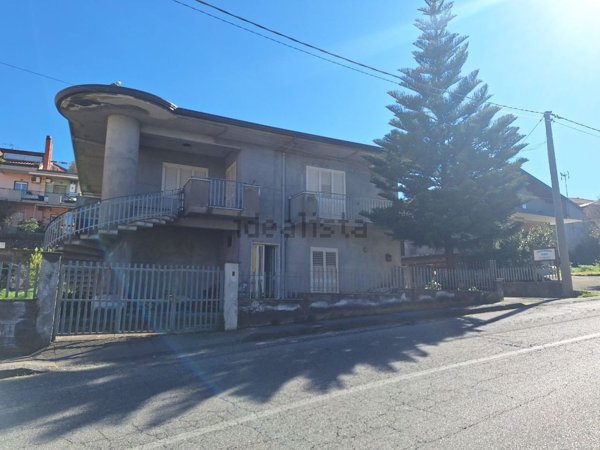 casa indipendente in vendita a Castiglione di Sicilia in zona Solicchiata