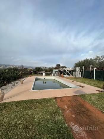 casa indipendente in vendita a Castiglione di Sicilia in zona Solicchiata