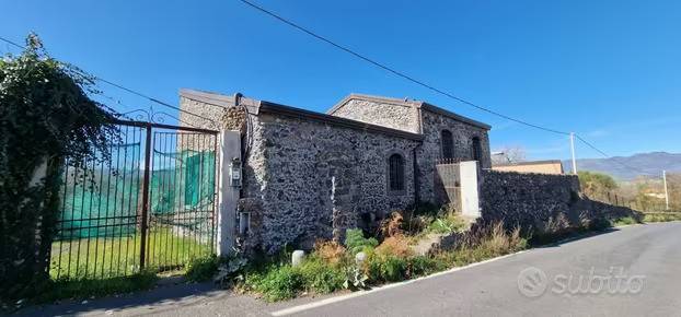casa indipendente in vendita a Castiglione di Sicilia