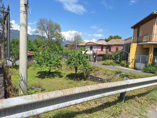 terreno edificabile in vendita a Castiglione di Sicilia in zona Verzella