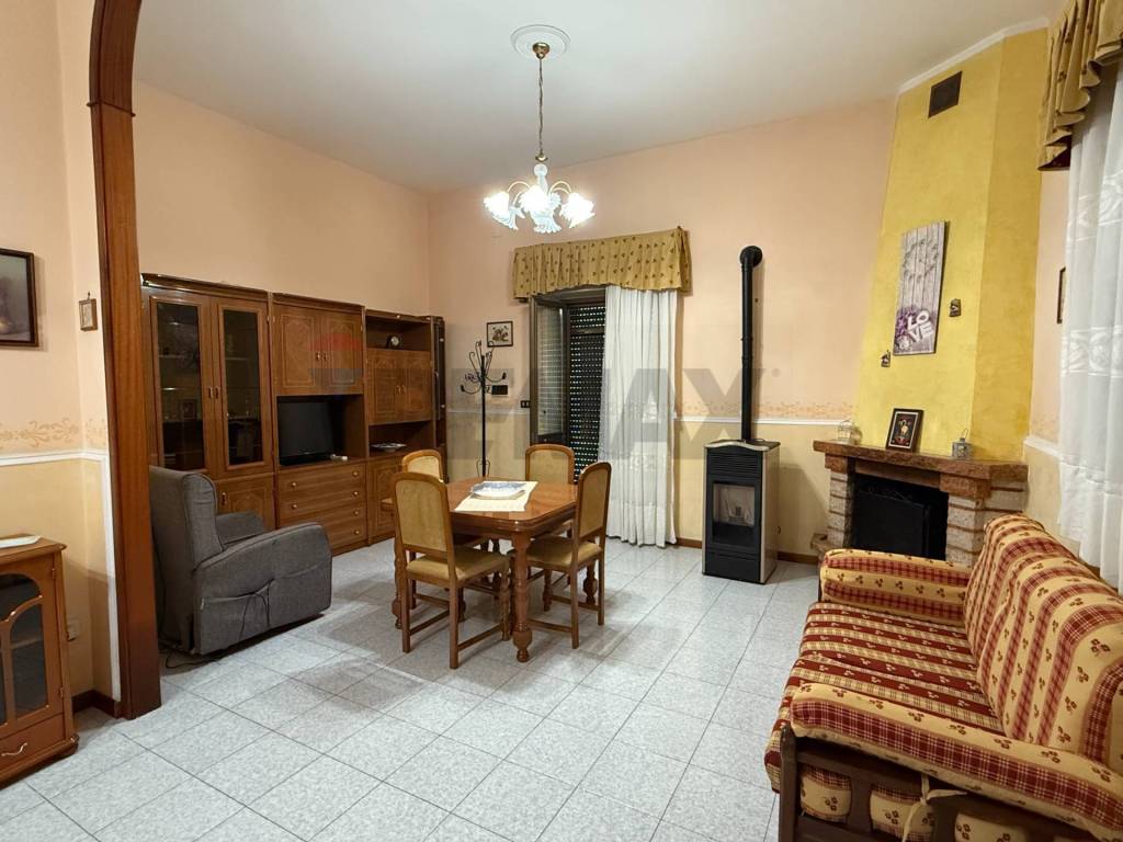 casa indipendente in vendita a Castiglione di Sicilia in zona Solicchiata