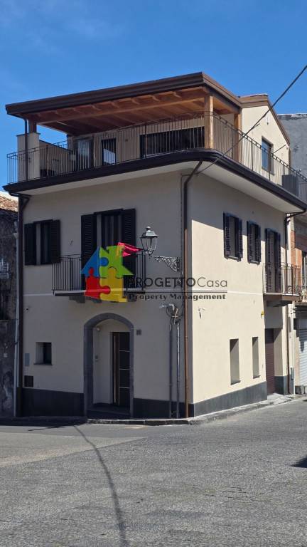 casa indipendente in vendita a Castiglione di Sicilia