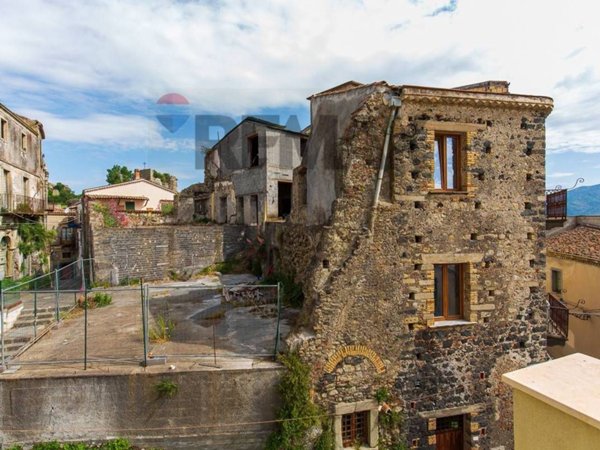 casa indipendente in vendita a Castiglione di Sicilia