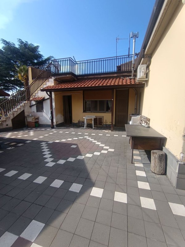 casa indipendente in vendita a Castiglione di Sicilia in zona Solicchiata