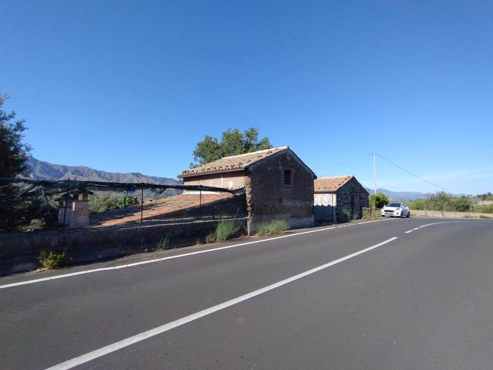 terreno agricolo in vendita a Castiglione di Sicilia in zona Verzella