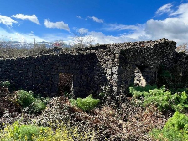 casa indipendente in vendita a Castiglione di Sicilia in zona Verzella