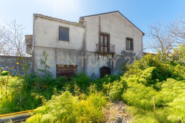casa indipendente in vendita a Castiglione di Sicilia in zona Passopisciaro